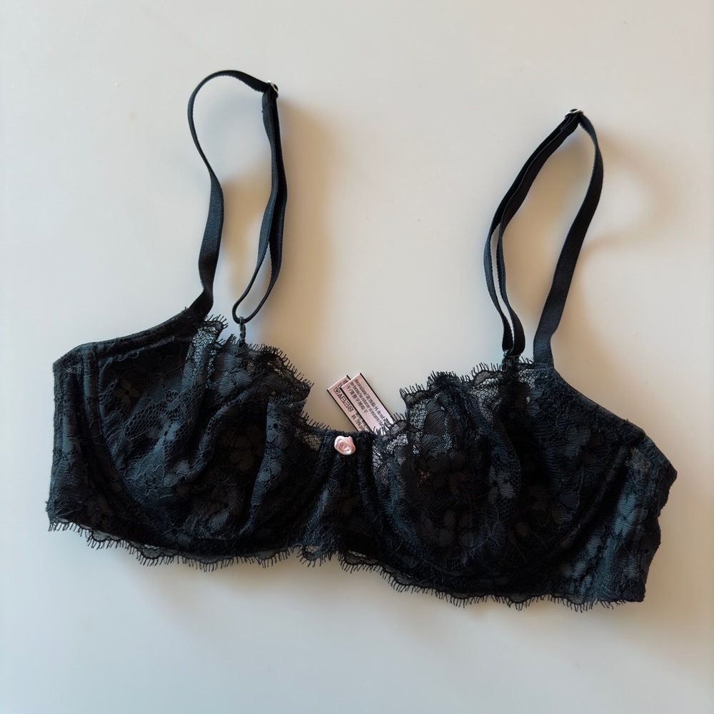 NWOT Victoria’s Secret Black Lace Push-Up Bra Size 34C Criss-Cross Straps Sheer